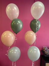 Load image into Gallery viewer, Staggered 4 Balloon Bouquet
